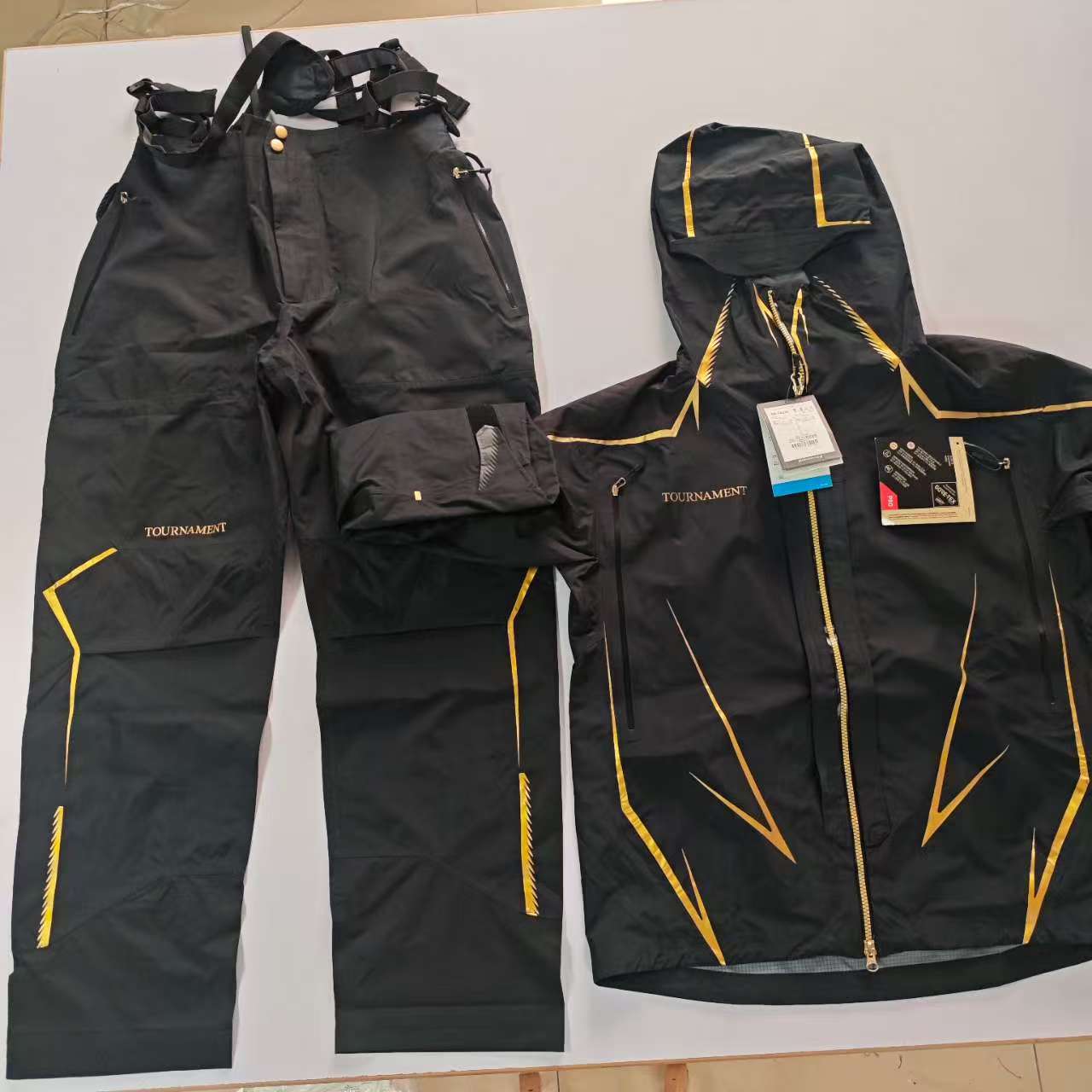 新しい男性釣りスーツ春秋屋外高密度防水ロックフィッシングレイ - Fishing Rain Suit のレビューと価格